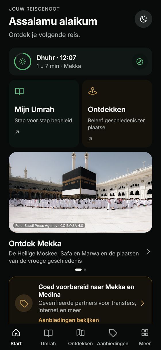 Startscherm van de app Hijaza met gebedstijd, ‘Mijn Umrah’ en ‘Ontdekken’