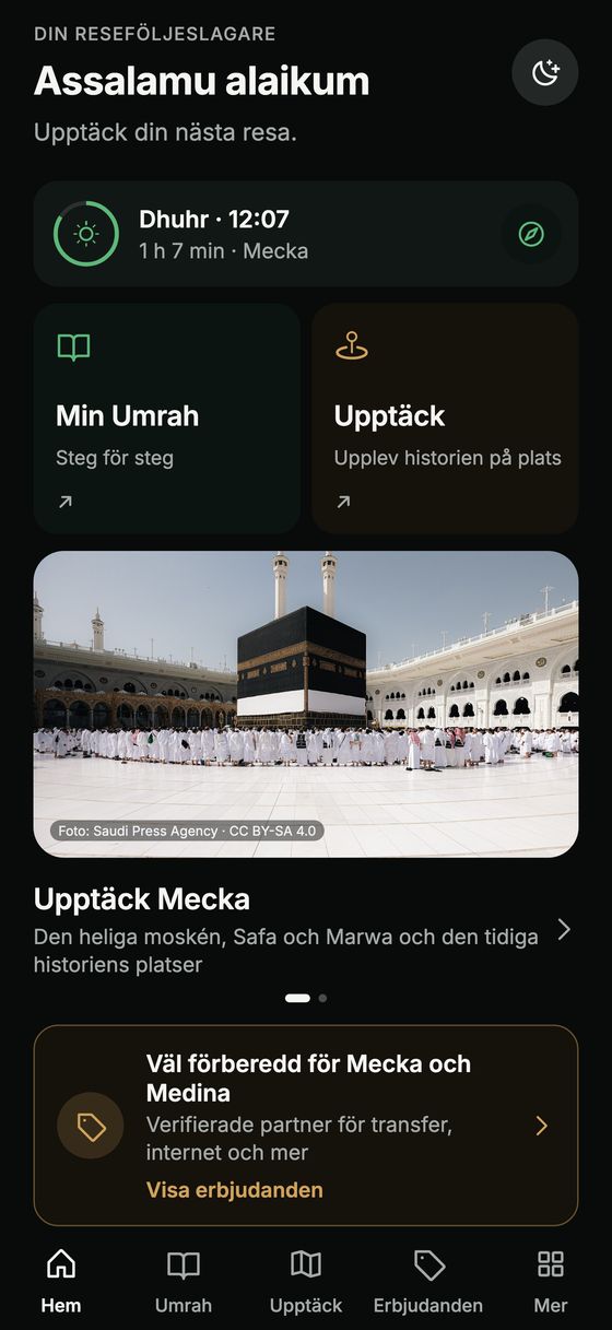 Startsidan i appen Hijaza med bönetid, ”Min Umrah” och ”Upptäck”